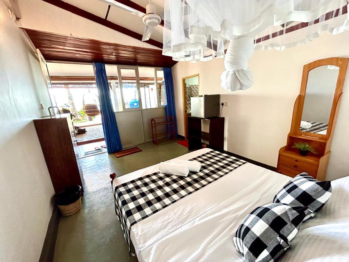 Kenno'S Korner Hotel Уелигама Екстериор снимка